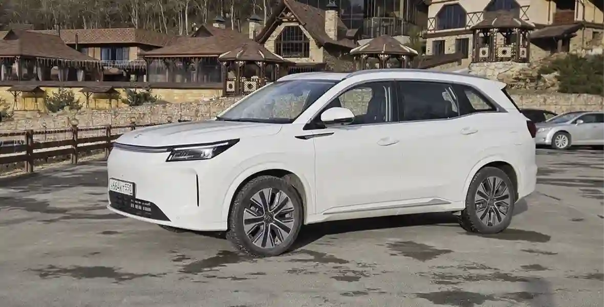 Новость EVOLUTE (На что способен самый доступный полноприводный гибрид. Наш тест-драйв EVOLUTE i‑SPACE 4×4)