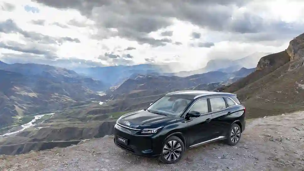 Новость EVOLUTE (Будь последовательным: EVOLUTE i‑SPACE в цепи дагестанских гор)